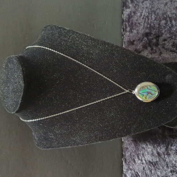 Unmarked Wild Pearl Stone Silver Tone Locket w/Adjustable Chain - Picture 2 of 7